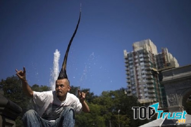 Mái tóc kiểu Mohican dài xấp xỉ 114 cm