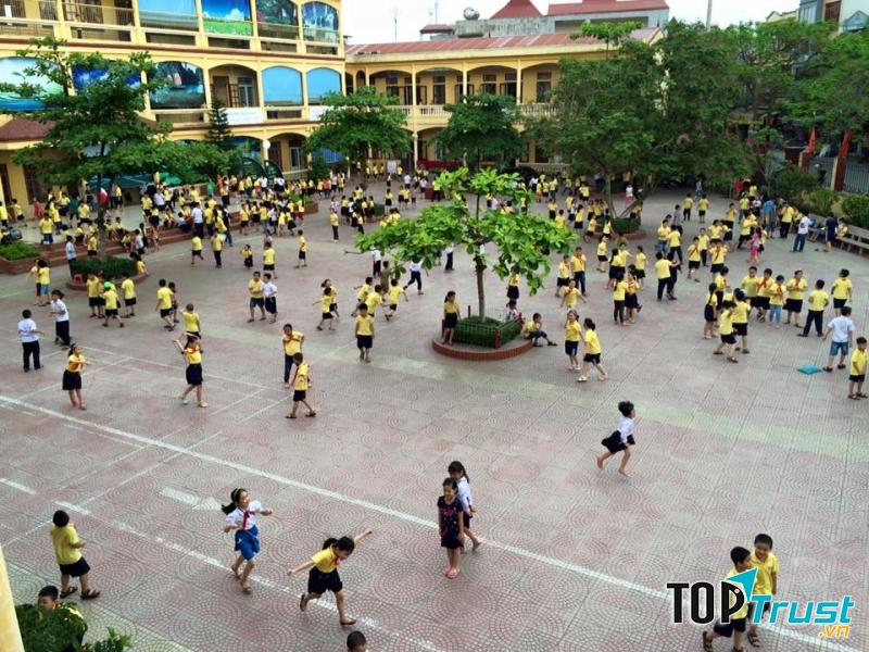 Mái trường tuổi thơ