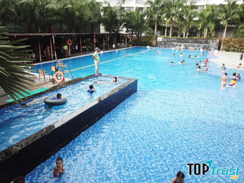 Maia Club – Hồ bơi đáy cát Quận 7