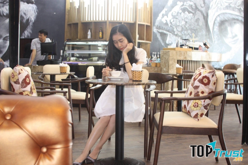 Maison - Restaurant & Bar & Coffee