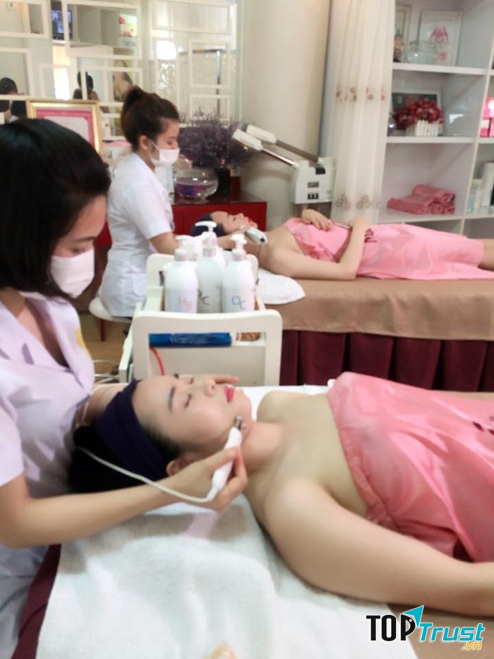 Khách đến trải nghiệm tại Maja Spa