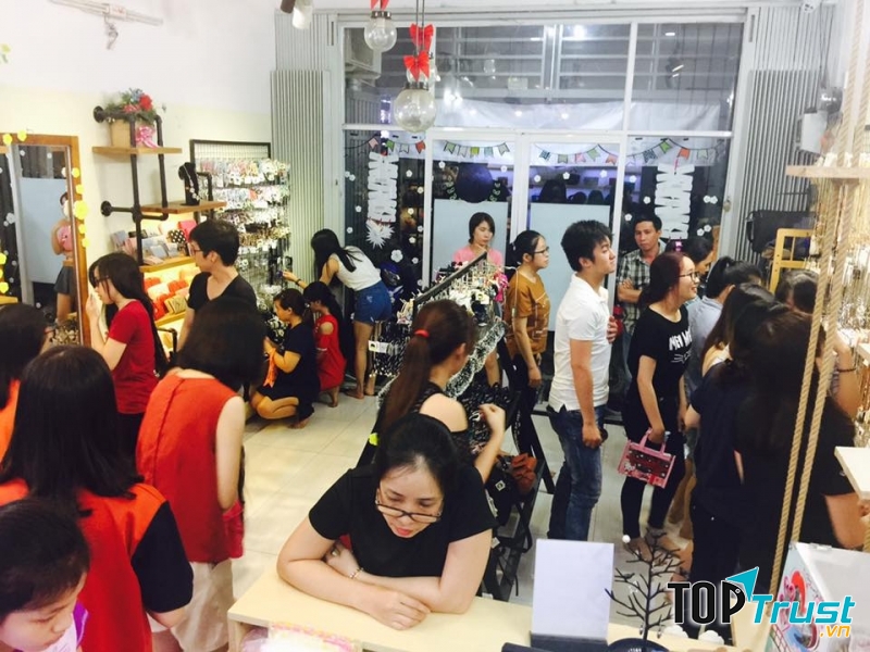 Make Color Shop ngày đông khách