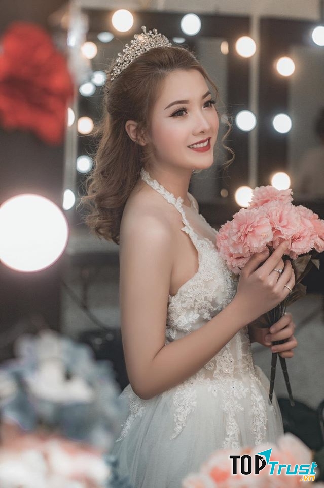 Cô dâu với diện mạo lung linh, xinh đẹp trong ngày cưới