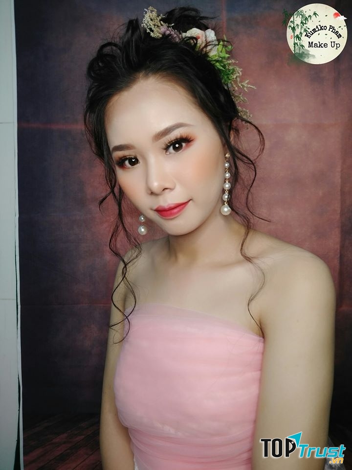 Make Up Kumiko Pham