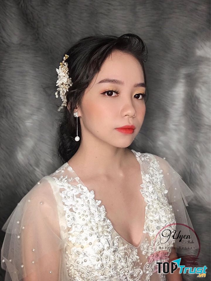 Makeup Artist Uyên
