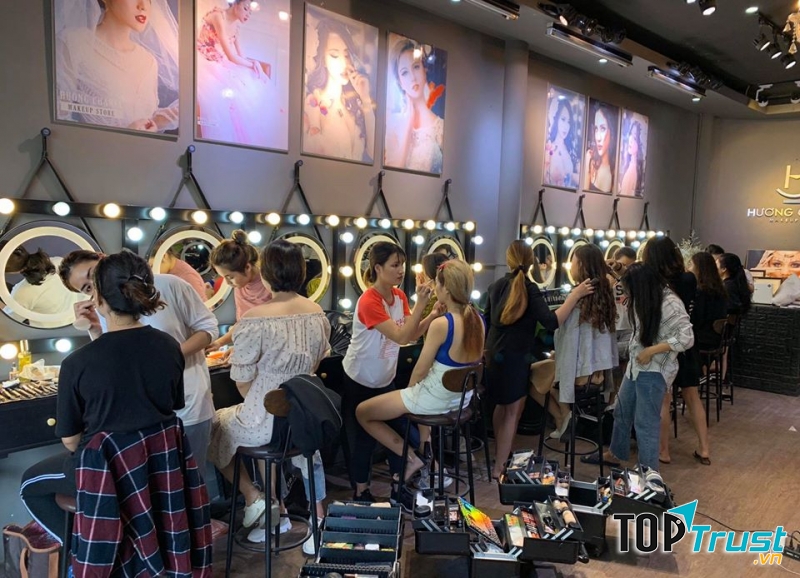 Makeup Hương Chanel