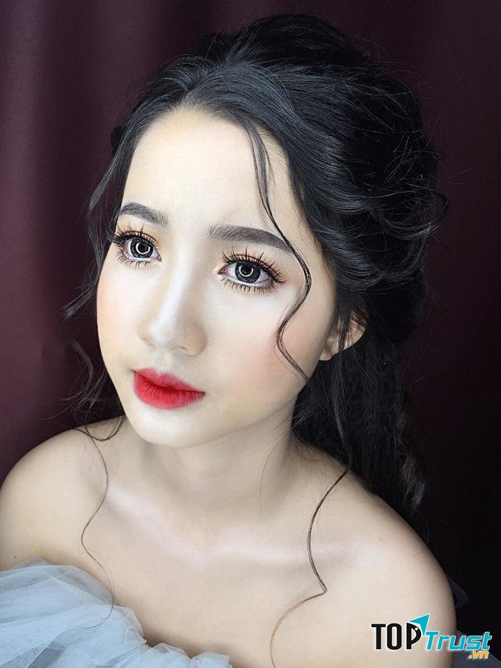 Makup artist Diem Nguyen