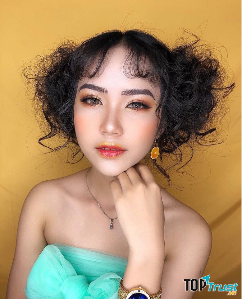 Makup artist Diem Nguyen