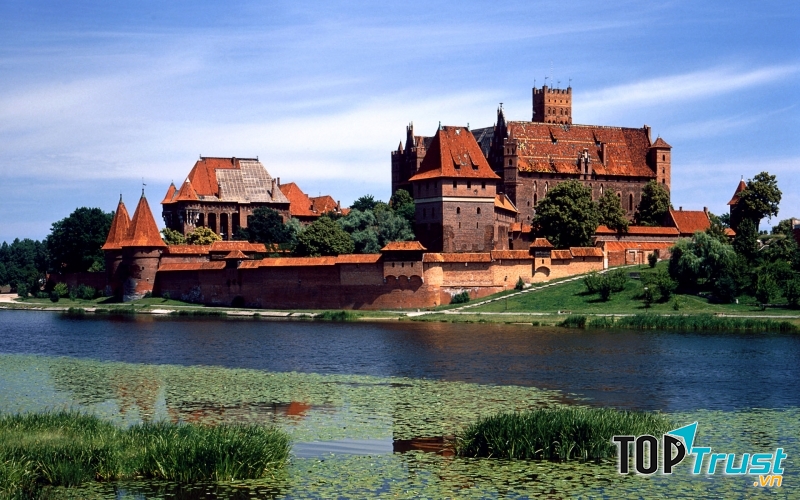 Malbbork - Lâu đài gạch theo phong cách Gothic lớn nhất thế giới