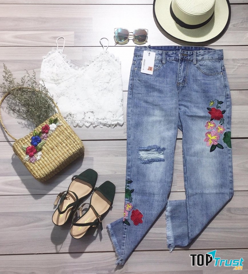 Quần jeans là sản phẩm rất được yêu thích tại cửa hàng Mall