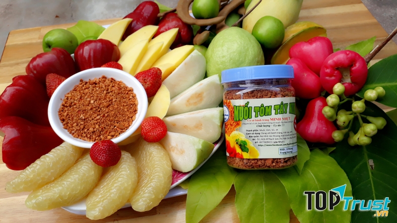 Muối tôm Tây Ninh dùng để chấm trái cây tươi