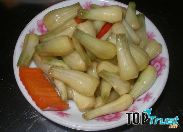 Dưa hành là món ăn không thể thiếu cho những ngày tết,