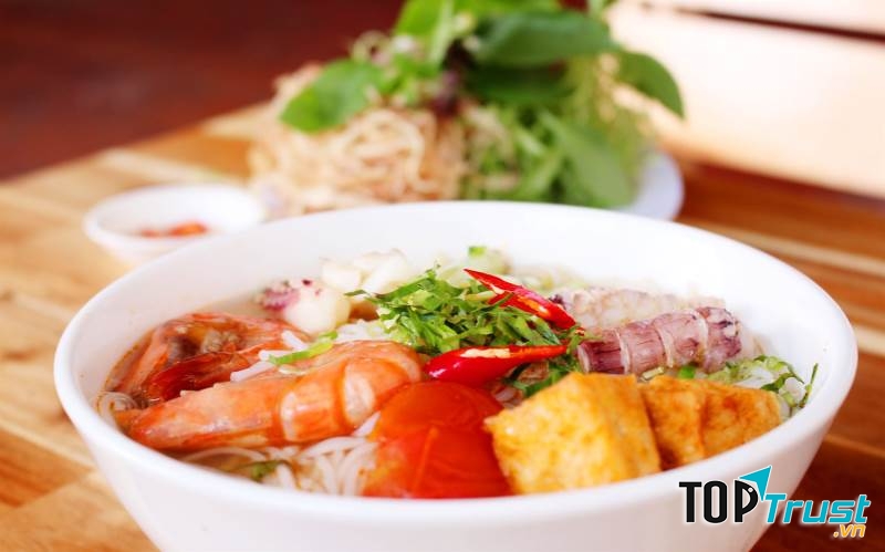 Bún Thái hải sản - Mắm Me quán