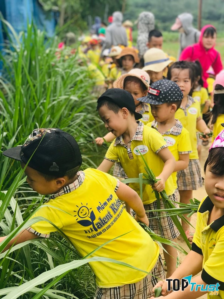Trẻ được tham gia các hoạt động khám phá thế giới xung quanh