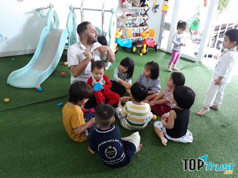 Mầm Non song ngữ và năng khiếu Kidchamps