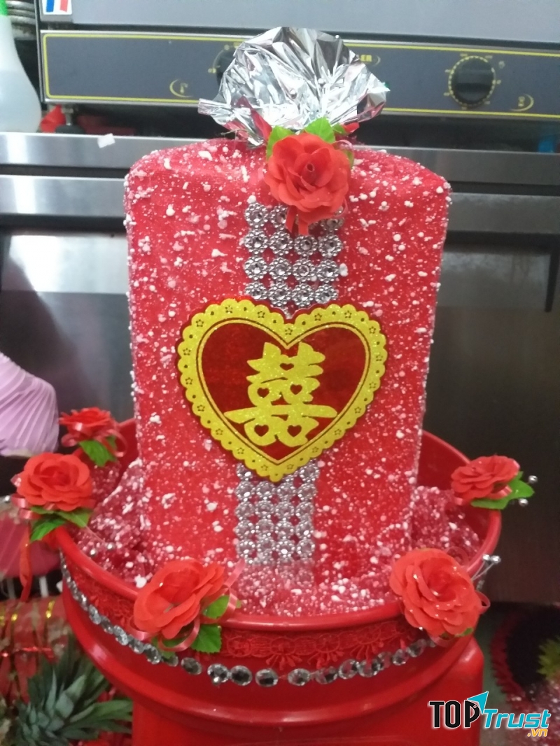 Mâm trà rượu và nến