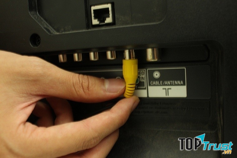 Kiểm tra dây AV tránh gắn nhầm dây AV