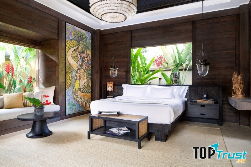 Căn phòng ngủ đậm nét châu Á của khách sạn Mandapa A Ritz-Carlton Reserve
