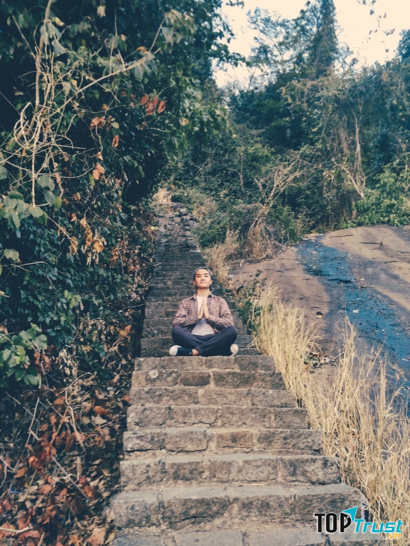 Đường đi lên xa thăm thẳm