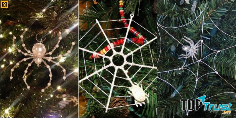 Mạng nhện treo trên cây thông Noel ở Ucraina