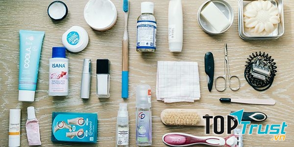 Mang theo đồ dùng cá nhân.