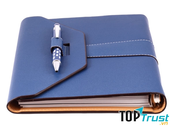 Mang theo một cuốn sổ và một cây bút