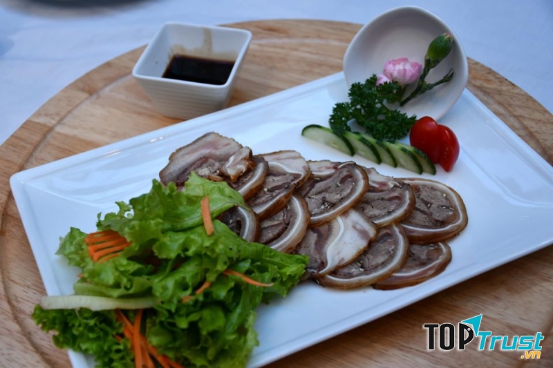 Món ăn tại nhà hàng