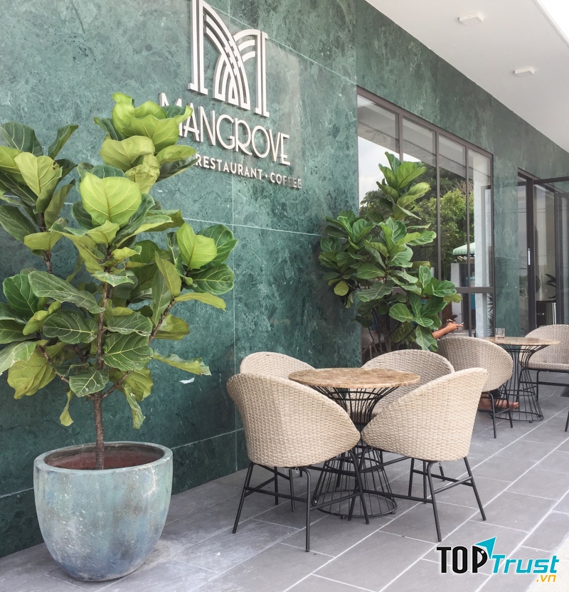 Không gian xanh tại Mangrove Hotel.
