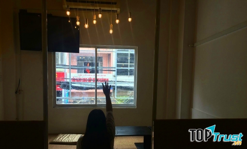 Vỏ bọc lạnh lùng với một trái tim ấm áp là đặc điểm thu hút của cô gái chuyên Lý