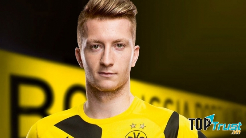 Marco Reus đẹp trai, ga lăng và rất chung tình