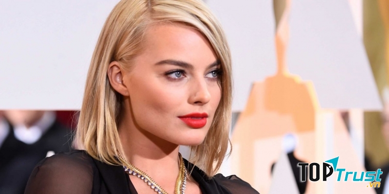 Margot Robbie sở hữu thần thái vô cùng quyến rũ và hấp dẫn