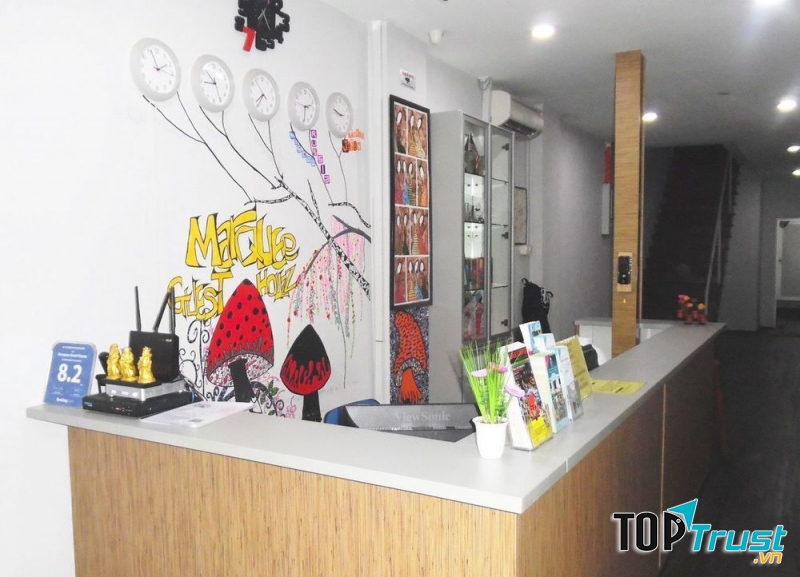 Hãy tận hưởng hết vô số dịch vụ, tiện nghi không gì sánh được ở Marquee Guest Houzz.