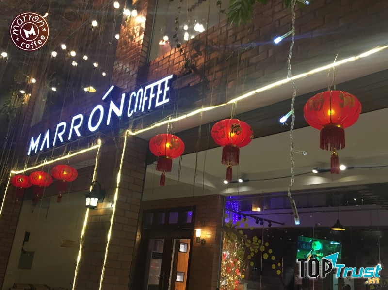 Marron Coffee nhìn từ bên ngoài
