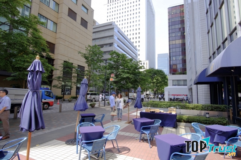 Marunouchi Naka-dori
