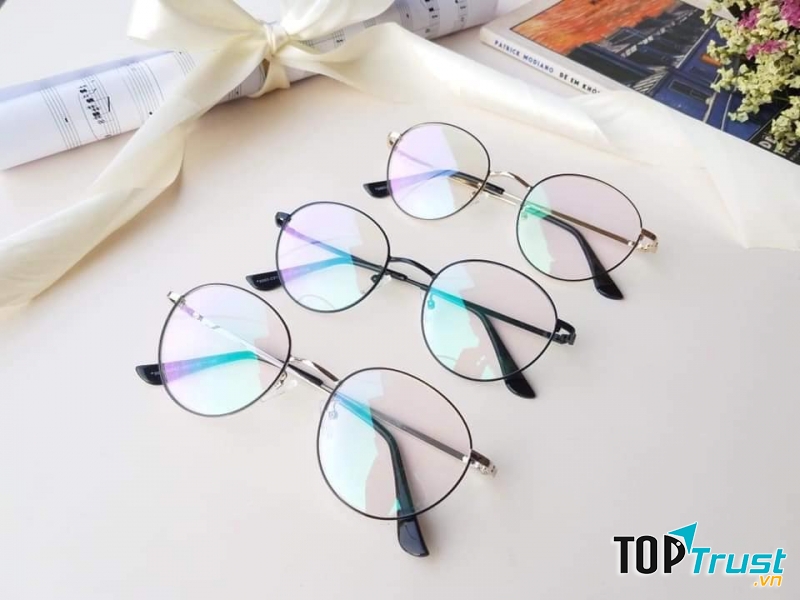 Mắt Kính Á - Âu cam kết chỉ phân phối hàng chính hãng. Cửa hàng là đại lý uỷ quyền thương hiệu cho các công ty nhập khẩu có uy tín tại Việt Nam