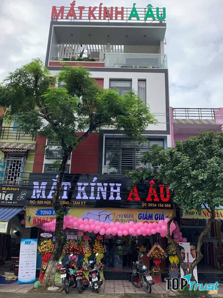 Mắt Kính Á - Âu tọa lạc trên đường Tam Kỳ - Quàng Nam chuyên buôn bán và bảo hành sửa chữa các loại kính mát thời trang, kính thuốc...