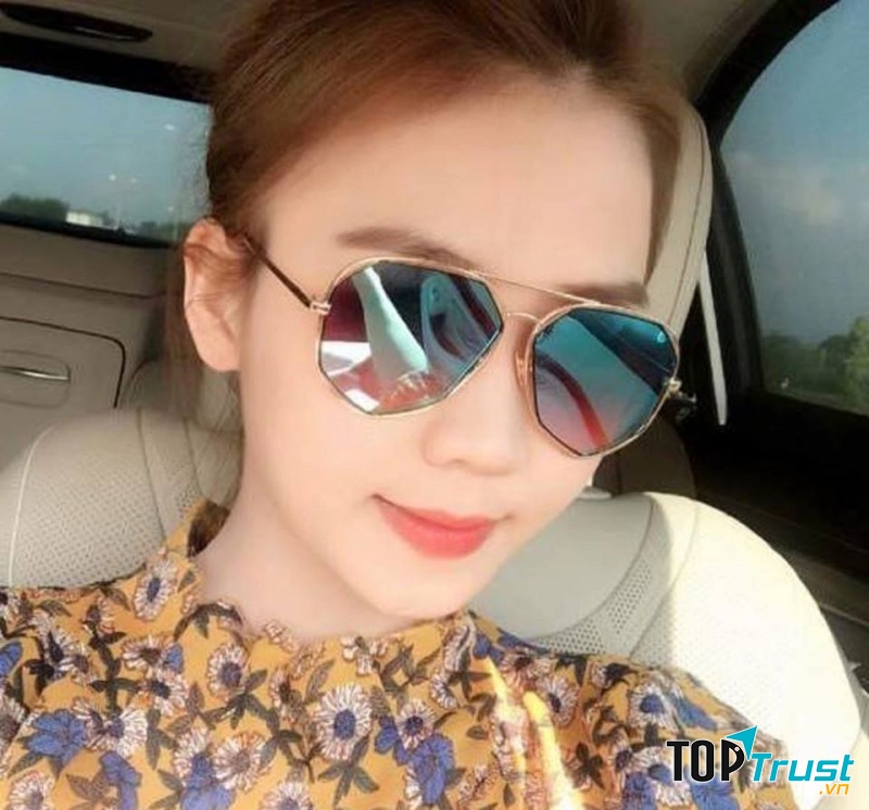 Mắt kính bác sĩ Ninh