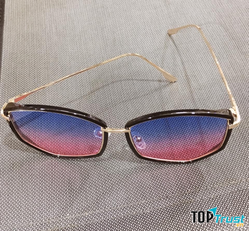 Mắt Kính Chính Hãng