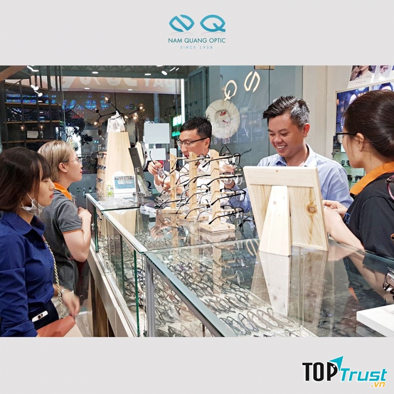 Mắt Kính Nam Quang