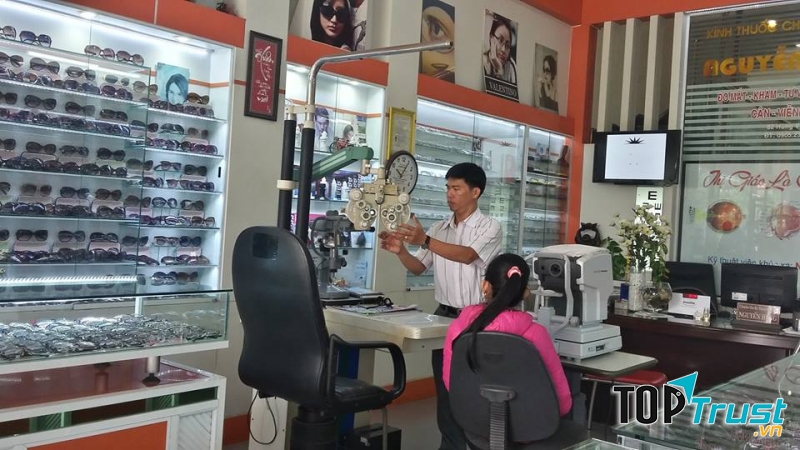 Tại đây các khách hàng sẽ được khám, tư vấn. đo mắt Cận-Viễn-Loạn miễn phí để có thể lựa chọn được mắt kính phù hợp nhất với mình