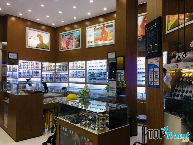 Mắt kính Sỹ Hoàng