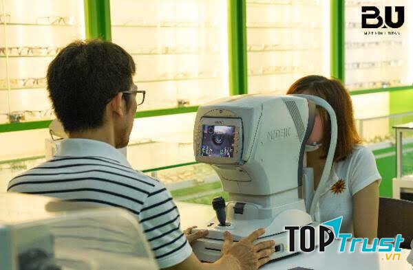 Mắt kính Titan