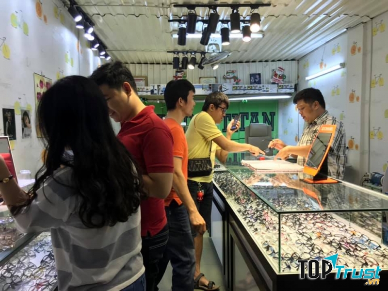 Mắt kính Titan (kinhcansg.com)