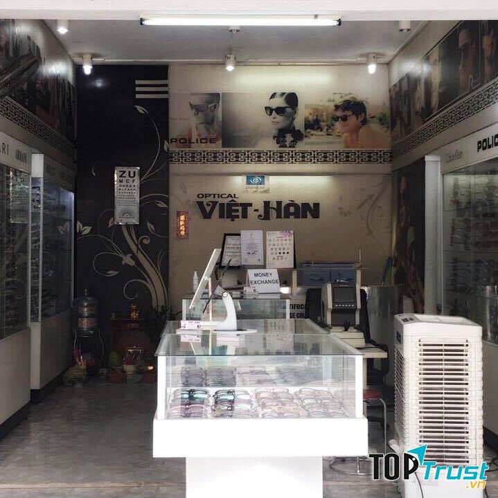 Mắt Kính Việt Hàn bạn sẽ được đo, khám mắt miễn phí, tư vấn nhiệt tình để bạn có thể lựa chọn được mắt kính phù hợp nhất
