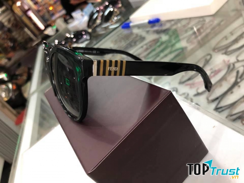 Cửa hàng sẽ bảo hành 3 tháng cho khách hàng và hỗ trợ ﻿sửa chữa, nắn chỉnh và vệ sinh kính trọn đời miễn phí.