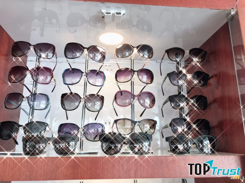 Mắt kính Xanh Pôn