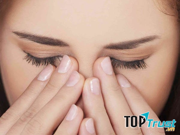 Bệnh mờ mắt chính là một biểu hiện của việc suy giảm thị lực