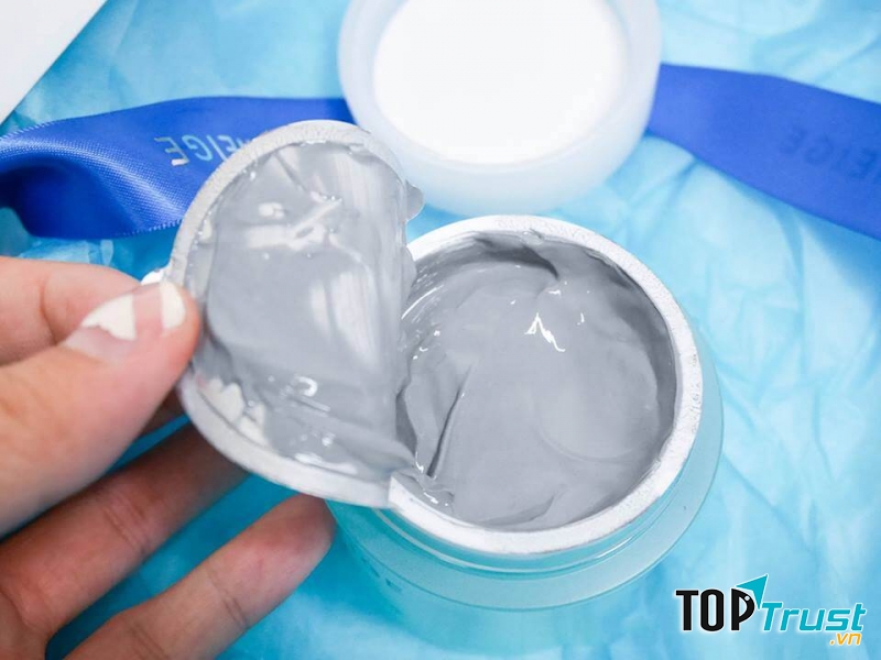 Có các thành phần từ tự nhiên như chiết xuất lá thông, nước bạc hà, bùn khoáng Shinan,… mang lại hiệu quả cao nhưng vẫn đảm bảo an toàn cho da.