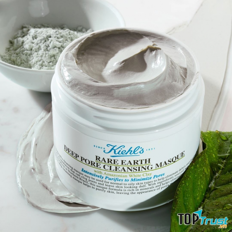 Mặt nạ đất sét Kiehl’s có thiết kế dạng hũ nhựa màu trắng đục và nắp màu xám nhạt. Sản phẩm có dạng đặc, khá mịn. ﻿