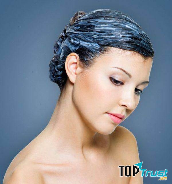 Công thức đặc biệt chiết xuất tinh chất từ cây  jojoba và ptotein của cây keratin nuôi dưỡng tóc, dưỡng chất bao bọc thân tóc chống các tia cực tím cho màu sắc của tóc kéo dài thời gian hơn.